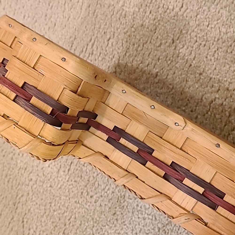 Vintage Hamdmade Cross ✝️ Basket - Picture 4 of 6